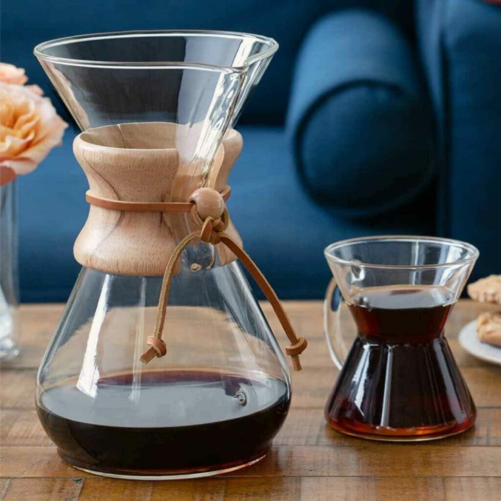 Phot of a chemex with brewed coffee inside.